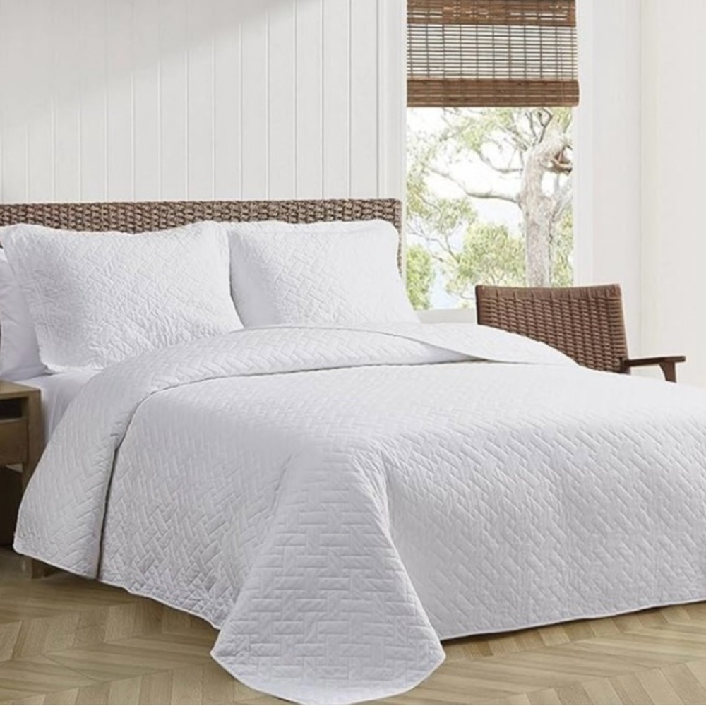 Tommy Bahama - Queen Quilt Set, Soft Bedding with Matching Shams,Comfy Bedspread - Picture 1 of 5